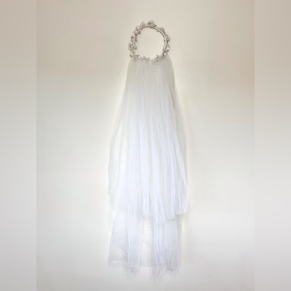 Accessories - Elegant Tulle Wedding Veil With Floral Crown